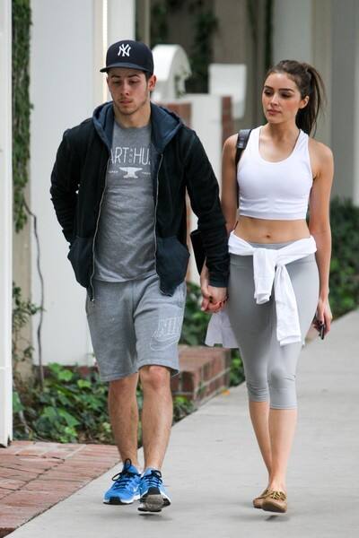 પ્રિયંકા પહેલા નિક ઓલિવિય કલ્પોને ડેટ કરી રહ્યો હતો. ઓલિવિયા કલ્પો અમેરિકન મોડલ, બ્યુટી ક્વીન અને મિસ યૂનિવર્સ 2012 રહી ચૂકી છે.