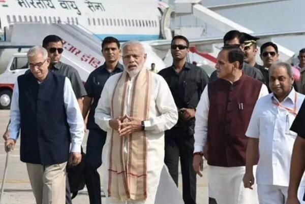 અમદાવાદ: પ્રધાનમંત્રી નરેન્દ્ર મોદી ઘણાં કાર્યક્રમોમાં ભાગ લેવા માટે 23 ઓગસ્ટે ગુજરાત પ્રવાસે આવી રહ્યા છે. અધિકારીએ જણાવ્યું હતું કે, વલસાડ, જૂનાગઢ અને ગાંધીનગરમાં પીએમ મોદી એક દિવસના પ્રવાસમાં ઘણા કાર્યક્રમમાં ભાગ લેશે. જેમાં વલસાડ, જૂનાગઢ અને ગાંધીનગર ખાતેના કાર્યક્રમમાં હાજરી આપશે.