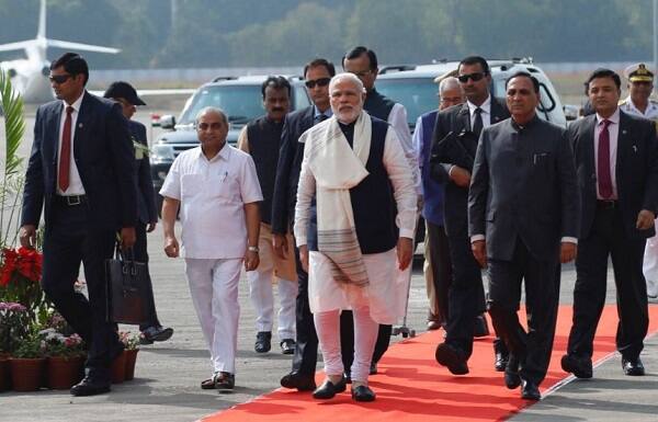 6.40થી 7.40 વાગ્યા સુધી મીટિંગમાં રહેશે. 7.45થી 8.15 વાગ્યા સુધી રાત્રી ભોજન કરશે. 8.20 વાગે રાજભવનથી બાય રોડ નિકળી એરપોર્ટ જવા રવાના થશે. 8.45 વાગે અમદાવાદ એરપોર્ટ પહોંચશે. 8.50 વાગે એરપોર્ટથી દિલ્લી જવા રવાના થશે.