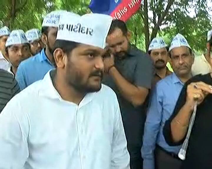 આ અંગે મળતી માહિતી પ્રમાણે, અમદાવાદ ક્રાઈમ બ્રાન્ચે હાર્દિક પટેલ, મનોજ પનારા, અલ્પેશ કથિરિયા, ધાર્મિક માલવિયા, કેતન દેસાઈ, રવિ કાવર, કિશન ચોડવડિયા, નિવ પટેલ, જતીન સિરોયા સામે ફરિયાદ નોંધી છે. હાર્દિક પટેલ નિકોલ ખાતે પહોંચે તે પહેલા તમામની અટકાયત કરી દેવામાં આવી હતી. જે દરમિયાન હાર્દિક તથા પોલીસ વચ્ચે ઝપાઝપી પણ થઈ હતી.