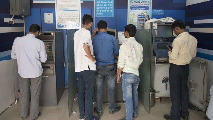  દરેક કેશવાનમાં એક ડ્રાઇવર સિવાય બે સિક્યુરિટી ગાર્ડ, બે ATM અધિકારી રાખવા ફરજીયાત હશે. એક હથિયારબંધ ગાર્ડ ડ્રાઇવર પાસે તેમજ અન્ય એક પાછળની સીટમાં બેસશે, જ્યારે ઓછામાં ઓછો એક હથિયાર બંધ ગાર્ડ તો હંમેશા કેશવાન સાથે રહેશે.