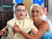 7 વર્ષના દીકરાએ મા સાથે કર્યા લગ્ન, કારણ જાણીને તમે પણ ઇમોશનલ થઈ જશો