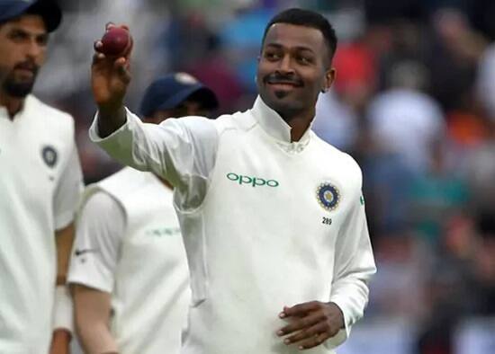 ઈંગ્લેન્ડ સામેની ત્રીજી ટેસ્ટમાં ટીમ ઈન્ડિયા મજબૂત સ્થિતિમાં છે. ટીમ ઈન્ડિયાએ બીજી ઇનિંગમાં બે વિકેટના નુકસાન પર 124 રન બનાવી લીધા છે. આ સાથે ટીમ ઇન્ડિયાએ 292 રનની લીડ મેળવી લીધી છે. ઇગ્લેન્ડની ટીમ પ્રથમ ઇનિંગમાં 162 રનમાં ઓલઆઉટ થઇ ગઇ હતી. જેમાં હાર્દિક પંડ્યાએ તરખાટ મચાવ્યો હતો અને પાંચ વિકેટ ઝડપી હતી.