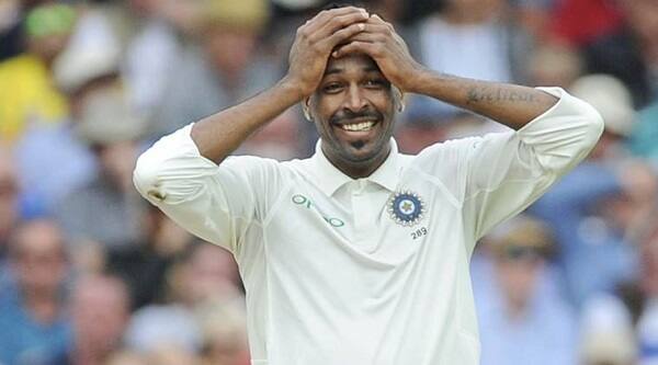 હાર્દિક પંડ્યાએ શાનદાર દેખાવ કરતા 28 રન આપીને 5 વિકેટ ઝડપી હતી. હાર્દિક પંડ્યાએ તેની કારકિર્દીમાં પહેલી વખત ઈનિંગમાં 5 વિકેટ ઝડપી છે. પાંચમી વિકેટ ઝડપતાંની સાથે જ ચાહકોએ તાલીઓ પાળીને તેને અભિનંદન આપ્યા હતાં.