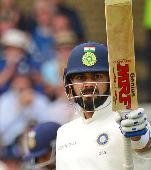 મેચની બીજી ઈનિંગમાં ભારત વતી કેપ્ટન કોહલીએ જેવો 90મો રન બનાવ્યો કે તેના નામે એક વિરાટ રેકોર્ડ નોંધાયો હતો. આ મામલે કોહલી ભારતનો જ નહીં એશિયાનો એકમાત્ર બેટ્સમેન બની ગયો છે. તેણે ઈંગ્લેન્ડમાં કેપ્ટન તરીકે એક સીરિઝમાં સૌથી વધારે રન બનાવવાનો રેકોર્ડ પોતાના નામે કરી લીધો છે. કોહલીએ પૂર્વ ભારતીય કેપ્ટન અઝહરુદ્દીનનો 28 વર્ષ જૂનો રેકોર્ડ તોડી નાંખ્યો છે.