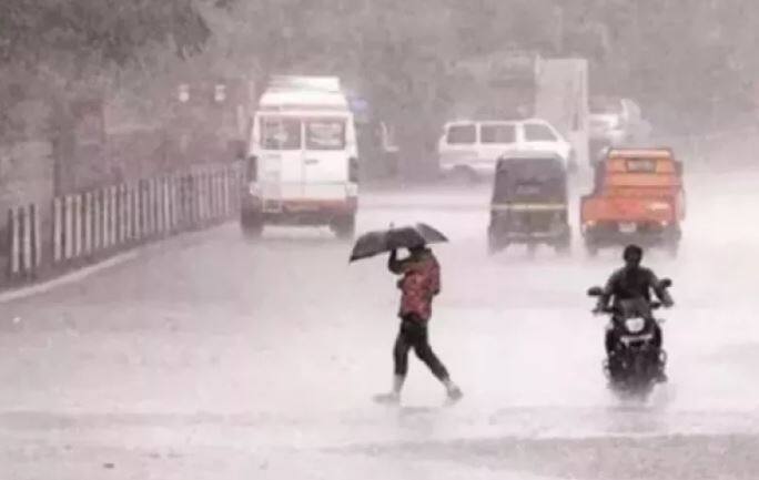  ઉલ્લેખનિય છે કે, અમદાવાદ શહેરમાં રવિવાર સવારે અગિયાર વાગ્યાથી બપોરે ત્રણ વાગ્યા સુધી સતત વરસાદ પડયો હતો. વરસાદની સિઝન દરમિયાન શહેરમાં અત્યારસુધી 14 ઈંચ વરસાદ પડયો છે. એટલે હજુ 28 ઈંચ વરસાદની ઘટ છે.