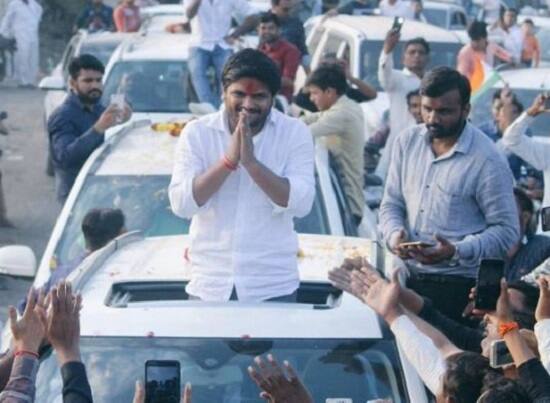 અમદાવાદના નિકોલમાં હાર્દિક પટેલ આગામી 25 ઓગસ્ટથી આમરણાંત ઉપવાસ પર બેસવાનો છે. આ અગાઉ હાર્દિકે કોર્પોરેશનના પ્લોટની ફાળવણી અંગે અરજી કરી હતી. જેમાં નિકોલના મેદાનની માંગ કરી હતી. પરંતુ કોર્પોરેશને તેને પાર્કિંગ પ્લોટ જાહેર કરી દીધો હતો. ત્યારે હાર્દિકે ઉપવાસ માટે અન્ય પ્લોટ મેળવવા અને મંજૂરી માટે અમદાવાદના મેયરને પાસ દ્વારા અરજી કરવામાં આવી હતી.