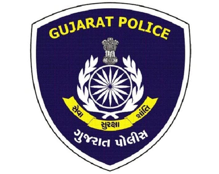  વડોદરા મહિલા પોલીસ સ્ટેશનમાં ફરિયાદ બાદ અમેરિકન માગરિકે એવા પૂર્વ પતિએ ગુજરાત હાઈકોર્ટમાં આપીલ કરી હતી. કોર્ટે આ મામલે પોલીસને તપાસ કરવાની મંજૂરી આપી પણ પૂર્વ પતિની ધરપકડ કરવાની મનાઈ ફરમાવી હતી. કોર્ટ બાદમાં બન્ને સમાધાન કરવા કહ્યું હતું. જોકે કોઈ કારણોસર બન્ને વચ્ચે સમાધાન ન થઈ શક્યું. આ દરમિયાન પોલીસે પૂર્વ પતિ વિરૂદ્ધ ચાર્જશીટ ફાઈલ કરી દીધી. બાદમાં પતિએ હાઈકોર્ટમાં ડિસ્ચાર્જ અરજી કરી જેને કોર્ટે માન્ય રાખતા આ કેસનો નિકાલ કર્યો હતો. 