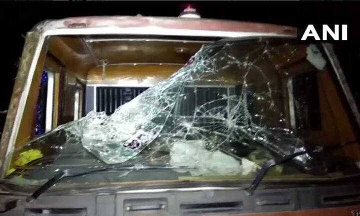 માહિતી પ્રમાણે બિહારના દામોદરપુરમાં એક 19 વર્ષીય વિમલેશ શાહ નામના છોકરાનો મૃતદેહ નજીકના રેલવે ટ્રેક પર મળી આવ્યા, આ વાતથી ગુસ્સે ભરાયેલા ગામલોકોએ મૃતદેહ મળ્યા બાદ શક નજીકમાં ચાલતા રેડલાઇટ એરિયા પર થયો, લોકોને લાગ્યું કે વિમલેશ શાહની હત્યા ગળુ દબાવીને કરવામાં આવી છે અને તેમાં રેડલાઇટ એરિયાનો હાથ છે.