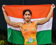 ‘મ્હારી છોરીયા છોરો છે કમ હૈ કે !!’ ગોલ્ડ મેડાલિસ્ટ વિનેશ ફોગાટને કોણે આપ્યા આ રીતે અભિનંદન? જાણો વિગત