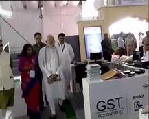 વલસાડઃ PM મોદીએ કહ્યુ-\'રક્ષાબંધનના અવસર પર બહેનોને ઘર સૌથી મોટી ભેટ\'