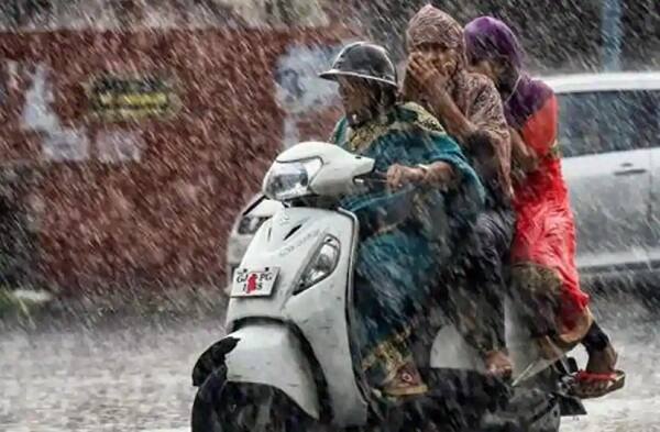 છેલ્લા 24 કલાકમાં 53 તાલુકાઓમાં વરસાદ પડ્યો છે. રાજ્યના ઉમરપાડા, સુબીર, નવસારી, સુરત શહેર, ધરમપુર, વાંસદા, ડાંગ, બોરસદ, નેત્રંગ, વાગરા, જેતપુર પાવી અને ગરબાડા મળી કુલ 12 તાલુકાઓમાં બે ઈંચ અને અન્ય 29 તાલુકાઓમાં એક ઈંચથી વધુ વરસાદ વરસ્યો છે. જો કે હાલ ગુજરાતના કેટલાક જિલ્લાઓમાં વરસાદ વરસી રહ્યો છે.