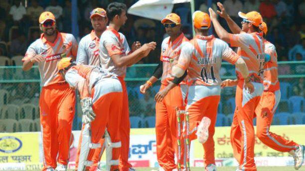 તા.16મીના રોજ બંને ટીમ વચ્ચે મેચની શરૂઆતમાં ટોસ જીત્યા બાદ જ્યારે મેચનો પહેલો બોલ નાંખવામાં આવ્યો ત્યાં સુધી બેટફેર કંપનીએ 90 પૈસા ભાવ નક્કી કર્યો અનેકર્ણાટક પ્રિમિયર લીગ'ના મળતિયાઓ દ્વારા અંદાજે રૂા.4000 કરોડ જેવી માતબર રકમનો સટ્ટો રમાયો પણ આ સ્થિતિ જોઇ 'બેટફેર કોમ' ને કરોડોની રકમ ચૂકવવી પડશે તેમ જણાતા મેચનો પહેલો બોલ પડયો અને તુરત જ 24 પૈસા ભાવ ઘટાડી દેવામાં આવ્યો હતો. જેથી સટ્ટાના નિયમ પ્રમાણે 90 પૈસામાંથી 24 પૈસા કપાત કરી 6.6 પૈસા પ્રમાણે તફાવતની રકમ ચુકવવાની બેટફેર કોમને નોબત આવી પડી હતી.