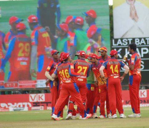 બેટફેર કંપનીને એકઝાટકે રૂા.2500 કરોડની ખોટ જતા આખરે યુ.કે.ની કંપનીએ તાત્કાલિક અસરથી 'કર્ણાટક પ્રિમિયર લીગ' ને 'બ્લેક લીસ્ટ' કરી દીધી. એટલું જ નહીં ''કર્ણાટક પ્રિમિયર લીગ'' દ્વારા રમાયેલા સટ્ટાને કારણે કર્ણાટક પ્રિમિયર લીગની મેચો તેમજ ખેલાડીઓ પર લગાવવામાં આવતા ભાવ પણ જાહેર કરવાનું તાત્કલિક અસરથી અટકાવી દીધું હતું.