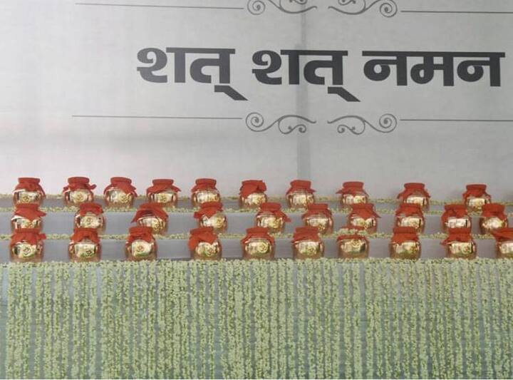 બધા પ્રદેશ અધ્યક્ષ પોત પોતાના રાજ્યોમાં અસ્થિ કળશ લઇને જશે, ત્યારબાદ આખા રાજ્યમાં અસ્થિ કળશ યાત્રા કાઢવામાં આવશે. રાજધાનીથી લઇને તાલુક સુધી અટલ કળશ યાત્રા અને શોકસભાનું આયોજન કરવામાં આવશે.