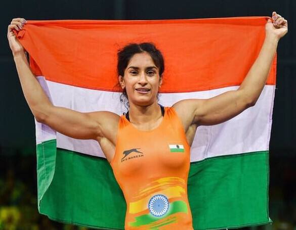 વિનેશ ફોગાટે 18મી એશિયન ગેમ્સના બીજા દિવસે 50 કિલોગ્રામ ફ્રીસ્ટાઈલ સ્પર્ધાની ફાઈનલમાં જાપાની કુસ્તીબાજ યૂકી ઈરીને 6-2થી હરાવી ભારતને ગોલ્ડ મેડલ અપાવ્યો હતો.