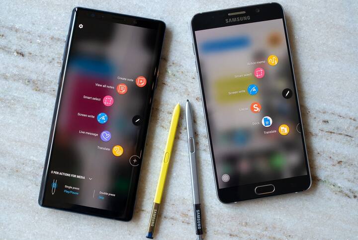 સેમસંગ મોબાઈલ સ્ટોરમાંથી એચડીએફસી બેંકના ક્રેડિટ અને ડેબિટ કાર્ડથી ખરીદી કરવા પર 6000 રૂપિયાનું કેશબેક મળશે. સાથે જ એચડીએફસી બેંક નો કોસ્ટ ઈએમાઈનો વિકલ્પ પણ આપી રહી છે. ઉપરાંત અન્ય નો કોસ્ટ ઈએમઆઈ ઓપ્શન પણ ઉપલબ્ધ છે. સાથે જ એમેઝોન અને ફ્લિપકાર્ટમાંથી ફોન પર ઓફર મળી રહી છે. પેટીએમ મોલ દ્વારા ખરીદી કરવા પર 6000 રૂપિયાનું પેટીએમ કેશબેક મળી રહ્યું છે. 