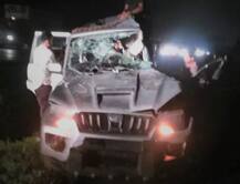 વલસાડ પાસે સ્કોર્પિયોને લકઝરી બસે ટક્કર મારતાં સામેની ટ્રકમાં ઘૂસી ગઈ, પાંચનાં મોત. મૃતકોમાં નિવૃત્ત પોલીસ કર્મચારી, જાણો વિગત