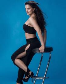 આ હોટ એક્ટ્રેસે સોશિયલ મીડિયા પર શેર કરી પોતાની બોલ્ડ તસવીર, ટ્રોલર્સે લખ્યું \'આન્ટી\'