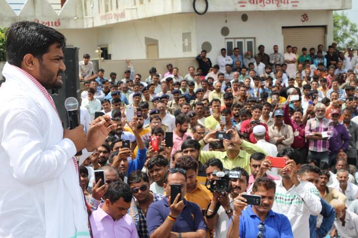 હાર્દિકે કોર્ટમાં જામીનની શરતોમાં સુધારો કરે તેવી માંગણી કરી હતી. તો બીજી તરફ સરકારે આ કેસમાં જામીનની શરતોના ભંગ બદલ હાર્દિક પટેલના જામીન રદ કરવાની અરજી કરી હતી.ઉલ્લેખનીય છે કે હાર્દિક પટેલ 25 ઓગસ્ટથી અનામત, ખેડૂતોના દેવા માફી સહિતના વિવિધ મુદ્દાઓ સાથે આમરણાંત ઉપવાસ પર બેસવાનો છે.