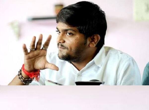 પાસના મુખ્ય કન્વીર હાર્દિક પટેલ 25 ઓગસ્ટના રોજ ઉપવાસ પર બેસવાના છે. જોકે હાર્દિકને ઉપવાસ કરતાં અટકાવવા માટે સરકાર ધમપછાડા કરી રહી છે. હાર્દિક પટેલે સરકાર પર ગંભીર આરોપ લગાવ્યા છે. 