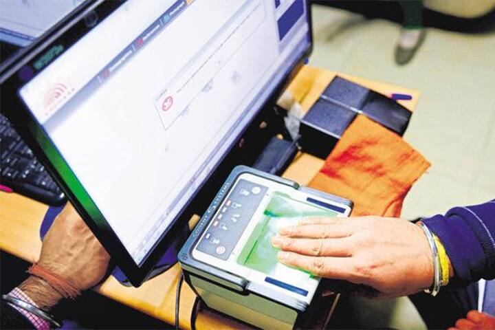  ખૂબ જ સરળ ભાષામાં કહેવામાં આવે તો ફેસ ઓથેન્ટિકેશન વખતે યુઝરનો એક ફોટો ક્લિક કરવામાં આવશે જેને આધારને ડેટાબેઝ સાથે સરખાવવામાં આવશે. આધાર કાર્ડ કઢાવતી વખતે દરેક લોકોની તસવીર ક્લિક કરવામાં આવે છે. આ તસવીર આધાર ડેટાબેઝમાં સેવ રહે છે. હવે આ તસવીરનો ઉપયોગ સીમ કાર્ડની ખરીદી વખતે ઇકેવાયસી પ્રોસેસ માટે ઉપયોગ કરવામાં આવશે. આ તસવીરને ક્લિક કરવામાં આવેલી તસવીર સાથે સરખાવવામાં આવશે.