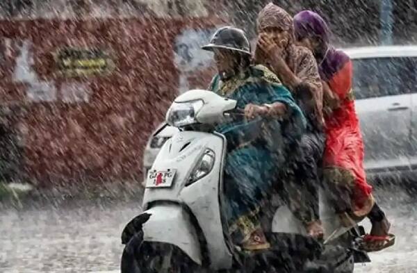 ગુજરાતમાં 23મી ઓગસ્ટના રોજ પાંચ દિવસ માટે વરસાદની આગાહી કરવામાં આવી છે. આગામી પાંચ દિવસ દરમિયાન સૌરાષ્ટ્ર અને કચ્છમાં સામાન્ય વરસાદ પડી શકે છે. જ્યારે 24 કલાકમાં જુનાગઢ, જામનગર, દ્વારકામાં વરસાદ પડશે.