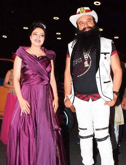 તપાસ એજન્સીઓને હનીપ્રીત પાસેથી જે ડાયરીઓ મળી છે તેમાં વાયાનાડ કેરલા લેન્ડ, મશીન વેટ કમ કરને વાલી, હિમાચલ કી લેન્ડ ન્યૂ, દાર્જિલિંગ લેન્ડ, ન્યૂ લેન્ડ ઓરેન્ડ કાઉન્ટી તરફ, મની ટ્રાન્સફર રિસોર્ટ ટુડે, હિમાચલ કી લેન્ડ રિસોર્ટને નામ કરવી, ટીમ્સ ફોર વી 7 ઈન 12, 25 ગર્ગ કો દે દો અને સંજૂ લેન્ડ ગુડગાંવ જેવા કોડવર્ડનો ઉપયોગ કરવામાં આવ્યો છે.