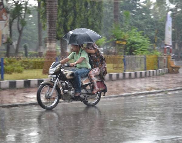 પરંતુ છેલ્લા સપ્તાહથી મેઘરાજાએ પોતાનું હેત વરસાવતાં રાજ્યમાં સારો વરસાદ પડી રહ્યો છે. જે ખેતી મૂરઝાવાની અણી ઉપર હતી તેવા લાખો હેક્ટર પાકને નવજીવન મળતાં ખેડૂતોમાં હર્ષની લાગણી ફેલાઈ છે.