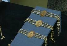 સુરતઃ મોદી-રૂપાણીના ફોટા વાળી સોનાની રાખડીની કિંમત જાણીને લાગી જશે આંચકો, જાણો વિગત