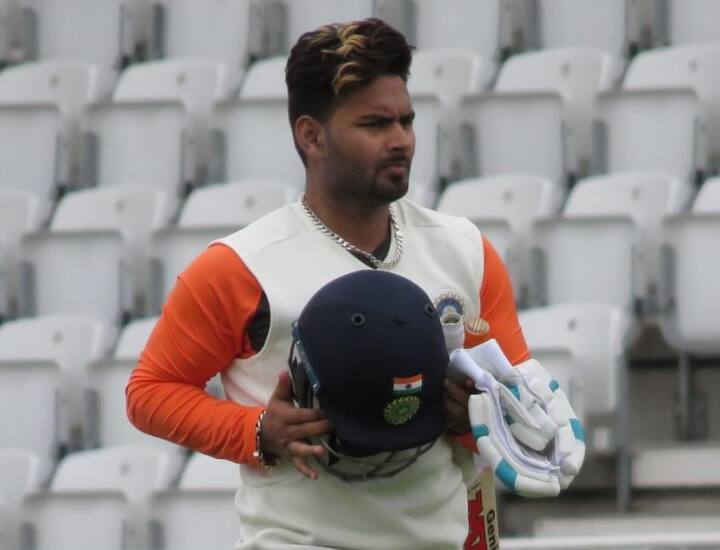 મેં શૂન્યથી શરૂઆત કરી હતી પરંતુ જ્યારે તમે આકરી મહેનત સાથે તમારા લક્ષ્ય તરફ આગળ વધો છો તો તેને હાંસલ કરી લો છે. હું રાહુલ દ્રવિડ સર અને મારા બાળપણના કોચ રાહુલ સિન્હાનો પણ આભારી છું. તેમણે મારા જીવનમાં દરેક પગલાં પર મદદ કરી છે તેમ પંતે જણાવ્યું હતું.