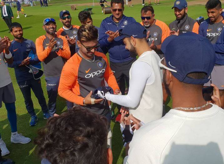 ભારત માટે ટેસ્ટ ડેબ્યૂ કરનારા 291માં ક્રિકેટર પંતનું કહેવું છે કે ભારતની એ ટીમ સાથે ઈંગ્લેન્ડ પ્રવાસમાં તેને ટેસ્ટ ક્રિકેટમાં પદાર્પણ કરવાની સાથે સ્પીડ અને સ્વિંગ થતા બોલ સામે સારા પ્રદર્શનમાં પણ મદદ મળી.