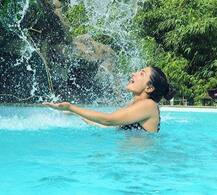 બોયફ્રેન્ડ સાથે પૂલમાં બિકિનીમાં જોવા મળી આ ટીવી એક્ટ્રેસ, જુઓ તસવીરો