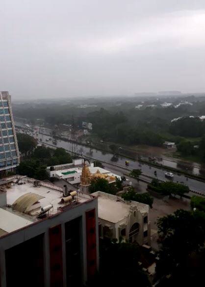 અમદાવાદના અનેક વિસ્તારોમાં વરસાદ, જાણો ક્યા ક્યા વિસ્તારમાં પડ્યો વરસાદ અમદાવાદના અનેક વિસ્તારોમાં વરસાદ, જાણો ક્યા ક્યા વિસ્તારમાં પડ્યો વરસાદ