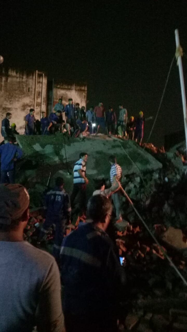 Ahmedabad:  Building collapsed in Odhav અમદાવાદઃ ઓઢવમાં સરકારી આવાસની બિલ્ડિંગનો સ્લેબ ધરાશાયી, 10થી વધુ લોકો દટાયા હોવાની આશંકા