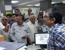 ખેડૂતોને પાક વિમાનાં નાણાં ના મળતાં ભાજપના ક્યા પ્રધાને બેંકમાં મચાવ્યું તોફાન ? બેંક કરાવી દીધી બંધ