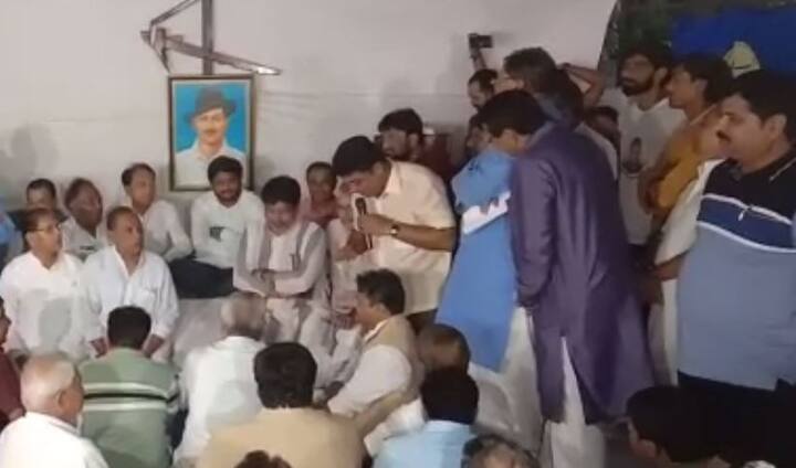 કૉંગ્રેસના ધારાસભ્યોએ પડકાર ફેંક્યો કે તાકાત હોય તો સરકાર હાર્દિક પટેલને ઉઠાવી જૂએ, કૉંગ્રેસ ધારાસભ્યો આપશે જન સમર્થન. કૉંગ્રેસ ધારાસભ્યોએ કહ્યું હાર્દિક પટેલ ખેડૂતોના પ્રશ્ને લડી રહ્યા છે, રાજ્યમાં ગંભીર સ્થિતિનું નિર્માણ થયું હોવાનો આરોપ લગાવ્યો હતો. અંગ્રેજોના શાસનમાં પણ આવી વ્યવસ્થા નહોતી  પોલીસ દાદાગીરી કરી રહી હોવાનો પણ કૉંગ્રેસના ધારાસભ્યોએ આરોપ લગાવ્યો હતો. 