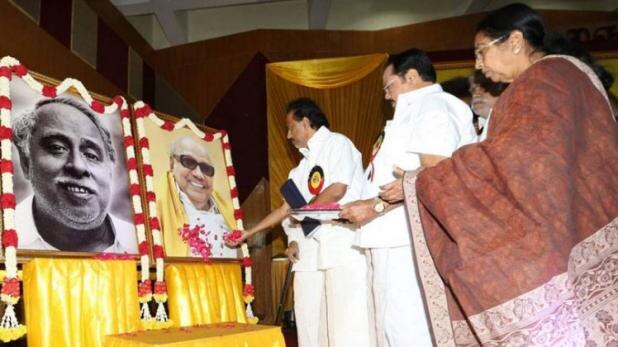કરૂણાનિધીના ઉત્તરાધિકારી બનવા DMK ના પ્રમુખપદ માટે સ્ટાલિને આજે ઉમેદવારી પત્ર ભર્યો હતો. સ્ટાલિનને 2017માં કાર્યકારી અધ્યક્ષ બનાવવામાં આવ્યા હતા.
