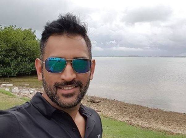  ઘોની ટેસ્ટ ક્રિકેટમાંથી નિવૃતિ બાદ માત્ર વનડે અને ટી-20 મેચો રમે છે. હાલ ભારતીય ક્રિકેટ ટીમ પાંચ ટેસ્ટ મેચની સીરીઝ માટે ઈંગ્લેન્ડના પ્રવાસે છે. 