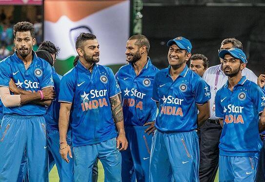 નવી દિલ્હી: ભારતીય ક્રિકેટ ટીમના પૂર્વ કેપ્ટન હિમાચલ પ્રદેશના શિમલા પહોંચતા એક નવો વિવાદ શરૂ થયો છે. કેપ્ટન મહેદ્રં સિંહ ધોનીને હિમાચલ સરકાર તરફથી સ્ટેટ ગેસ્ટનો દરજ્જો આપવામાં આવતા કૉંગ્રેસે પાર્ટીએ નારાજગી વ્યક્ત કરી છે. 