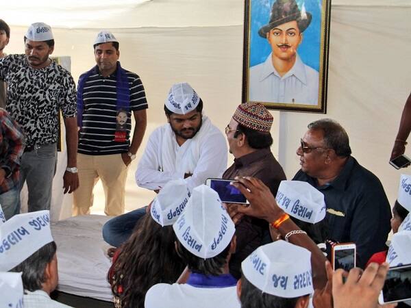 ઉપરોક્ત બાબતો ધ્યાને લઇ તાત્કાલિક આ બાબતે વહીવટી તંત્રને સૂચના આપી અમારા તથા અમારા સમર્થકોના માનવ અધિકારો અને મૂળભૂત અધિકારોનું ઉલ્લંઘન ના થાય અને કાયદાનું શાસન સ્થપાય તે માટે કાયદેસરની કાર્યવાહી કરવા અમારી આપશ્રીને વિનંતી છે.