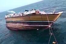 મધદરિયે સલાયાનું જહાજ ડૂબ્યું, દરિયામાં તરવા લાગી ગાડીઓ, જુઓ તસવીરો