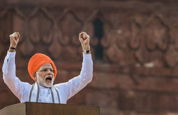 નોંધનીય છે કે, આ પહેલા પણ ભારતના રાકેશ શર્મા અને કલ્પના ચાવલા જેવા અંતરિક્ષ યાત્રી ચંદ્ર પર પોતાનો પગ મુકી ચૂક્યા છે, પણ તે મિશન ભારતનું પોતાનું મિશન ન હતું. 1984માં એક રશિયન અભિયાન અંતર્ગત શર્મા ચંદ્ર પર ગયા હતા જેના કારણે તેમને માત્ર ભારતના જ નહીં પણ રશિયાના પણ હીરો ગણવામાં આવે છે.