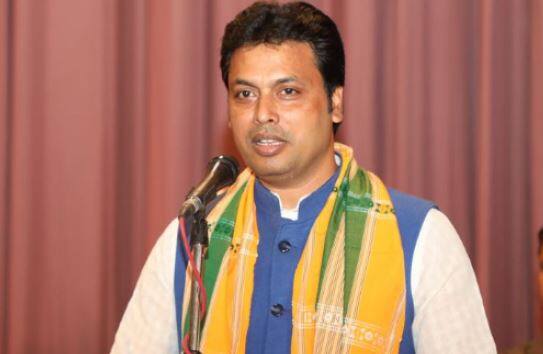 તેમણે કહ્યું કે, તળાવ કાંઠે રહેતા માછીમારોને 50,000 બતકોનું વિતરણ કરાશે. એટલું જ નહીં ત્રિપુરાના ગામડામાં પણ બતકનું વિતરણ કરવામાં આવષે. પ્રાકૃતિક સૌંદર્યમાં વધારો થાય અને ગ્રામીણ અર્થતંત્રમાં તેજી આવે તે હેતુથી જળાશયોની આસપાસ આવેલા ટૂરિસ્ટ કેન્દ્રોમાં બતકોનું વિતરણ કરાશે. બતક જ્યારે પાણીમાં તરે છે ત્યારે જળાશયમાં ઓક્સિજનનું સ્તર આપોઆપ વધી જાય છે. તેનાથી ઓક્સિજન રિસાઇકલ થાય છે. પાણીમાં રહેતી માછલીઓને વધારે ઓક્સિજન મળે છે. આ પ્રકારે માછલીઓનું પ્રમાણ વધે છે અને ઓર્ગેનિક રીતે મત્સ્યપાલનને પણ પ્રોત્સાહન મળે છે.