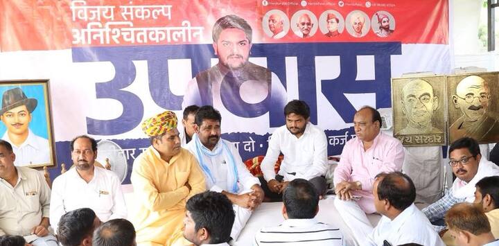 રાજસ્થાનના ગુર્જર આંદોલનના હર્તાકર્તા હિંમતસિંહ ગુર્જર પણ હાર્દિકના સમર્થનમાં આજે ઉપવાસ સ્થળે આવ્યા હતા.