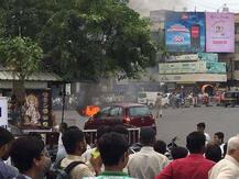 સુરતઃ વરાછાના હિરાબાગ સર્કલ પર કારમાં આગ લાગતાં બળીને થઈ ગઈ ખાક, જુઓ તસવીરો