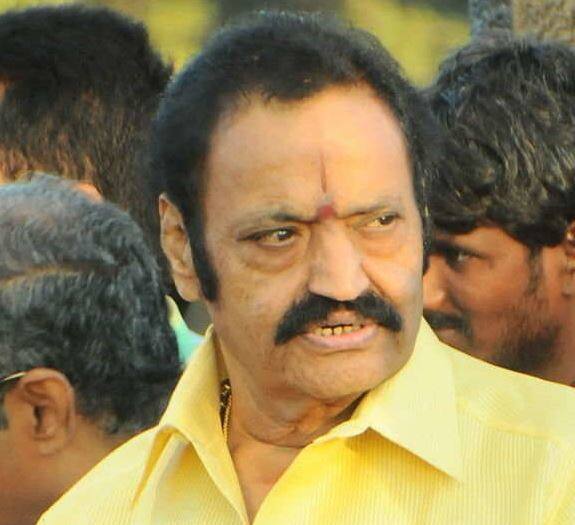 ઉલ્લેખનીય છે કે હરિકૃષ્ણાના મોટા દીકરા નંદમરી જાનકી રામનું પણ નલગોંડા જિલ્લાના મુનગાલાના આકુપામુલા નજીક અકસ્માતમાં મોત થયું હતું. વર્ષ 2009માં ચૂંટણી પ્રચારમાંથી પરત ફરતી વખતે અભિનેતા જૂનિયર એનટીઆર પણ દુર્ઘટનાનો શિકાર બન્યા હતા. 