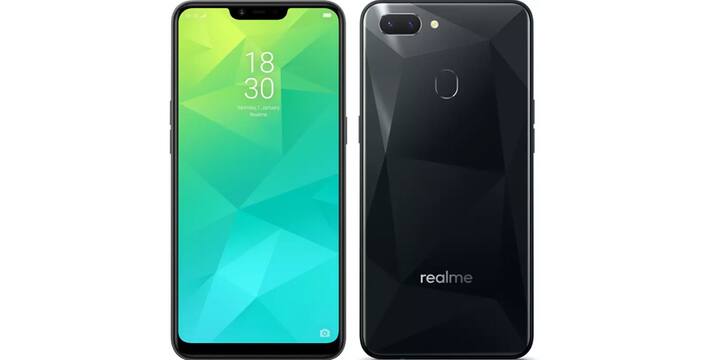 Realme2માં 6.2 ઈંચનું HD+ સ્ક્રિન છે. તેના ટોપ પર નોચ છે. Realme 2માં ત્રણ કેમેરા લાગેલા છે. આના ફ્રંટમાં 8 મેગાપિક્સલ કેમેરા છે. જ્યારે તેની પાછળના 13 મેગાપિક્સલ અને 2 મેગાપિક્સલનો કેમેરા છે. આ ફોનમાં ફિંગરપ્રિંટ, ફેશિયલ અનલોક અને સ્માર્ટ અનલોક જેવા ફિચર છે. આ સ્માર્ટફોન 1.8Ghz કોલકોમ સ્નૈપડ્રેગન 450 પ્રોસેસરથી પાવર્ડ છે. આ ફોનમાં એક ડેડિકેટેડ માઈક્રોSD કાર્ડ સ્લોટ છે, જોકે, 256જીબી સ્ટોરેજને સપોર્ટ કરે છે.