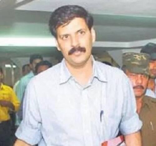 રજનીશ રાય સેન્ટ્રલ ડેપ્યુટેશન પર હતા ત્યારે જ તેમણે રાજીનામું આપ્યાના અહેવાલ છે. તેઓ આંધ્રપ્રદેશમાં સીઆરપીએફમાં ફરજ બજાવી રહ્યા હતા. એવું પણ જાણવા મળી રહ્યું છે કે, તેઓ સેન્ટ્રલ ગવર્મેન્ટના ડેપ્યુટેશન પર હોવાથી તેમણે પોતાનું રાજીનામું ગુજરાત સરકારને બદલે કેન્દ્ર સરકારને મોકલી આપ્યું છે.