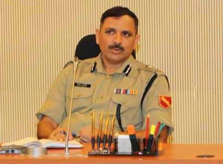 ગુજરાત કેડરના બીએસએફ આઇજી અજયકુમાર તોમર ગુજરાત પેરેન્ટ કેડરમાં પરત ફરતાં આ ખાલી પડેલી જગ્યાએ મલ્લિકને મૂકાયા છે. મલ્લિક એડિશનલ ડીજીપી ડીજીપી કક્ષાના અધિકારી છે અને મૂળ હરીયાણાના છે.